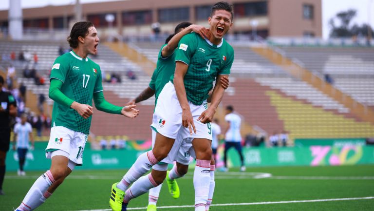 Jesús Godínez celebra el segundo gol de México Sub 22