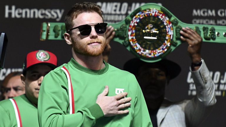 Canelo Álvarez durante su ceremonia de pesaje ante Jacobs 