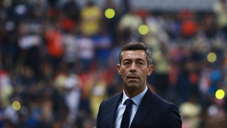 Pedro Caixinha durante un juego del Cruz Azul