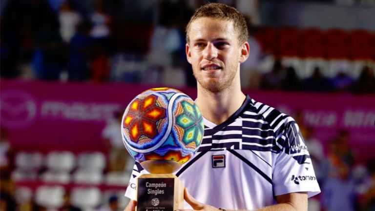 Diego Schwartzman con el trofeo del Abierto de Los Cabos