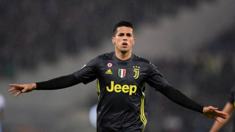 Joao Cancelo celebrando una anotación con la Juventus