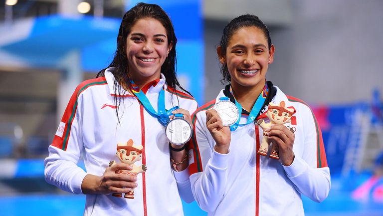 Alejandra Orozco y Gabriela Agundez celebran con su medalla de plata