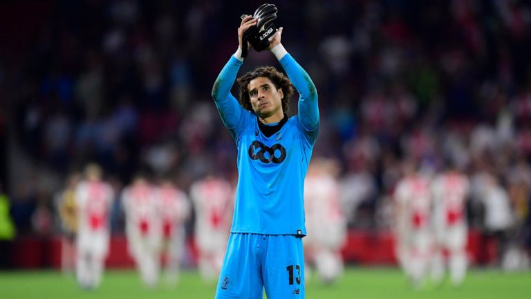 Memo Ochoa se despide de la afición del Standard 