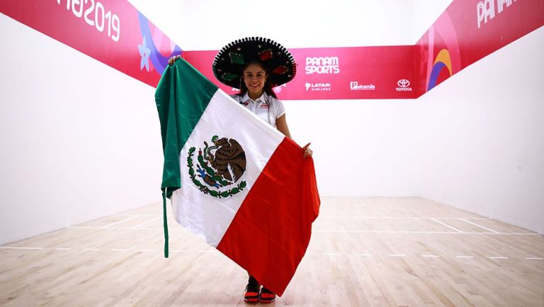 Paola Longoria tras ganar la medalla de oro