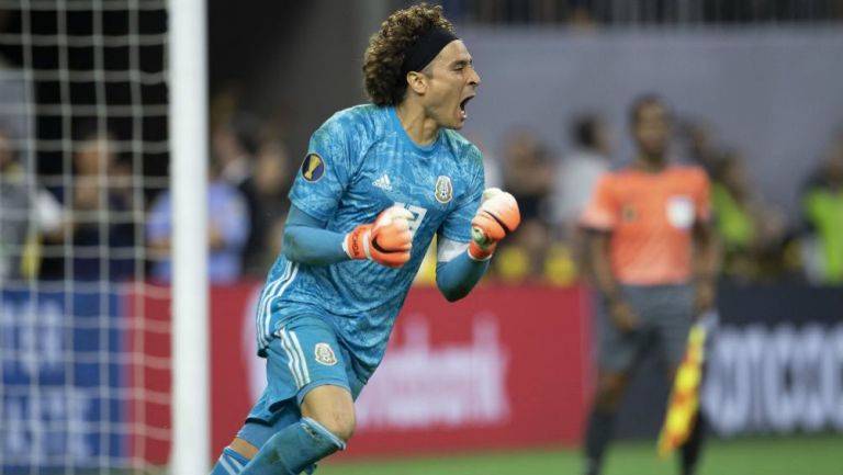 Guillermo Ochoa, en festejo con el Tri