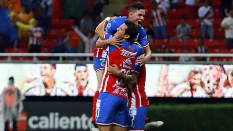 Chivas celebra un gol frente a Santos en Copa MX