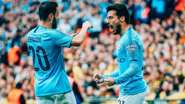 Chino Silva celebra un tanto en Etihad stadium 