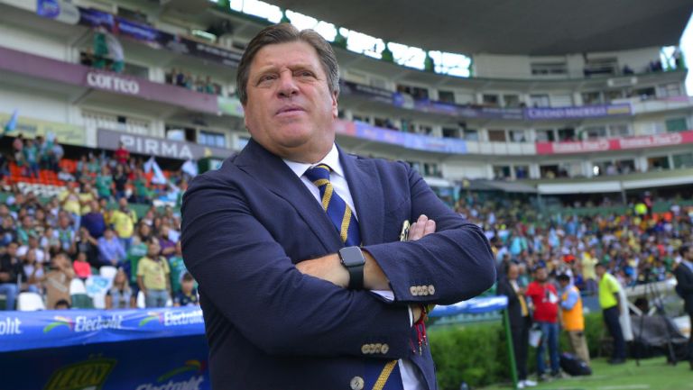 Miguel Herrera durante un partido de la Liga MX