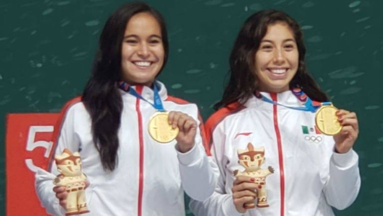 Dulce Figueroa y Laura Puentes reciben su medalla de Oro 