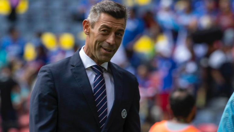 Pedro Caixinha durante un juego del Cruz Azul