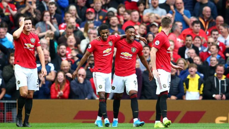 Los jugadores del Manchester United celebran uno de los goles de la victoria