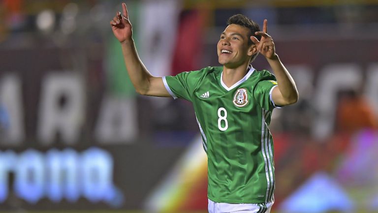 Hirving Lozano celebra un gol con el Tricolor