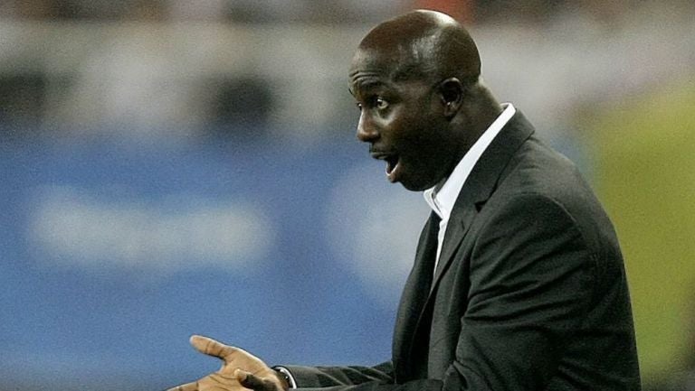 Samson Siasia, en un partido de Nigeria en Beijing 2008