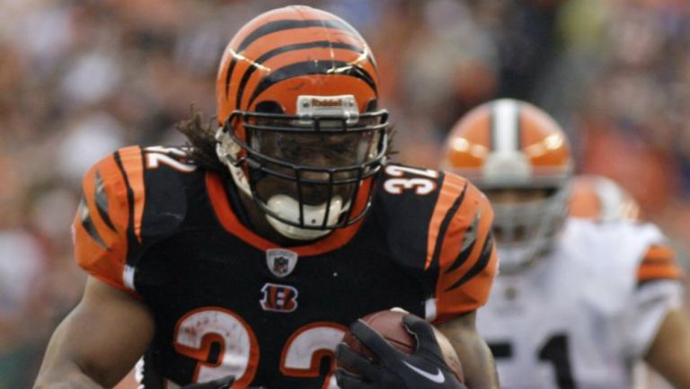 Cedric Benson acarrea el ovoide