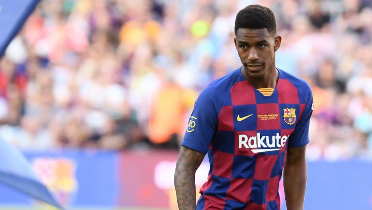 Junior Firpo durante un partido con el Barcelona