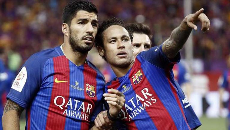 Suárez y Neymar, tras un juego con el Barcelona 