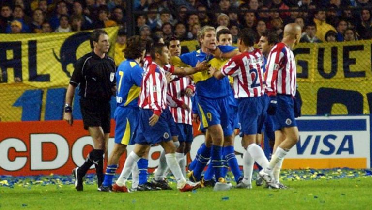 Bofo Bautista durante el partido de Chivas contra Boca en la Copa Libertadores de 2005