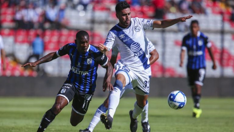 Fabián Castillo y Nestor Vidrio, durante el partido