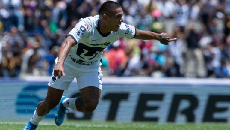 Bryan Mendoza festeja gol contra Toluca