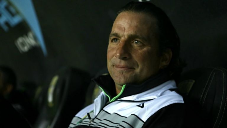 Juan Antonio Pizzi en su etapa como entrenador de Léon 