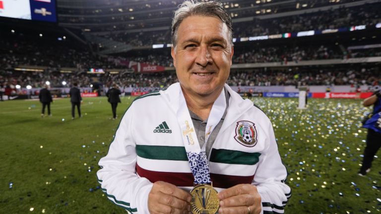 Gerardo Martino presume su medalla tras conquistar la Copa Oro 2019