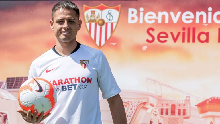 Chicharito Hernández, en su presentación con Sevilla