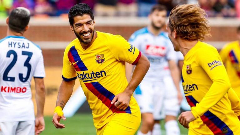 Luis Suárez celebra una anotación con el Barcelona 