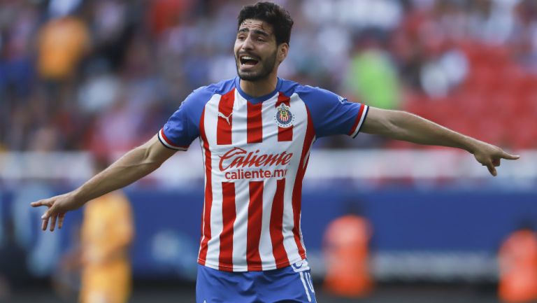 Antonio Briseño durante un juego de Chivas