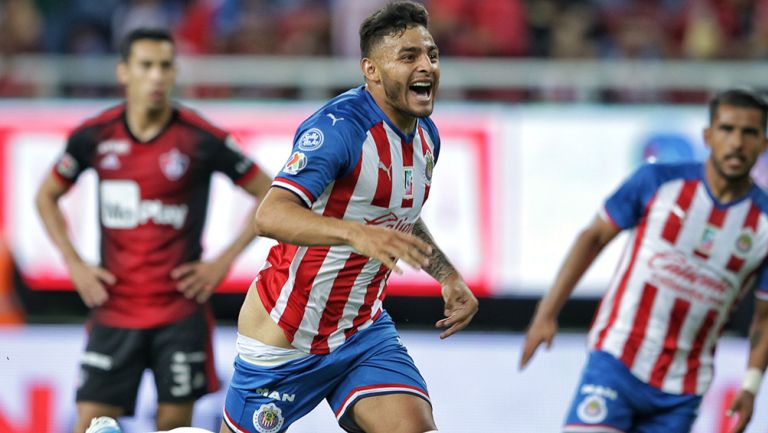 Vega, en festejo tras su gol en el Clásico Tapatío