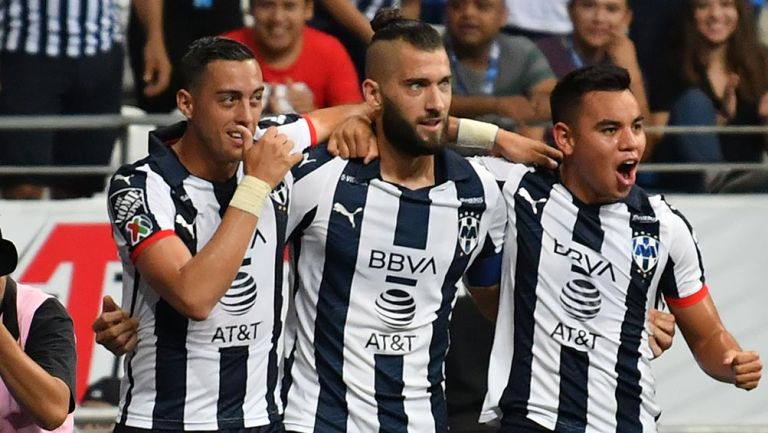 Funes Mori, Nicolás Sánchez y Carlos Rodríguez festejan gol de Rayados