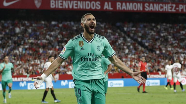 Karim Benzema celebrando su anotación