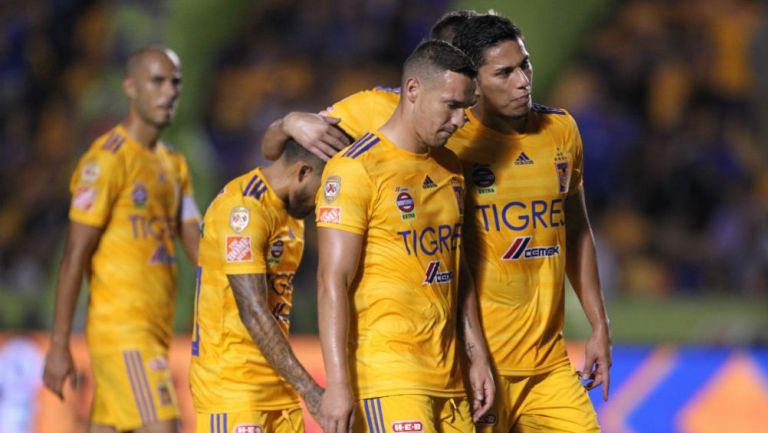 Jugadores de Tigres, cabizbajos tras perder vs Puebla