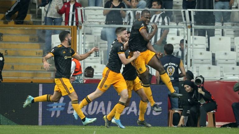 Willy Boly festeja su gol frente al Besiktas 