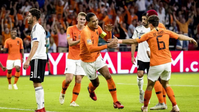 Virgil van Dijk celebra un gol con Holanda ante Alemania