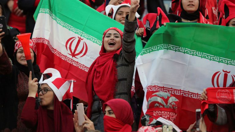 Mujeres 'infiltradas' durante un partido en Irán