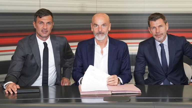 Stefano Pioli, firma su contrato con Milan 