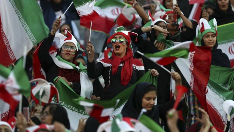 Aficionadas iraníes, en un partido de Futbol