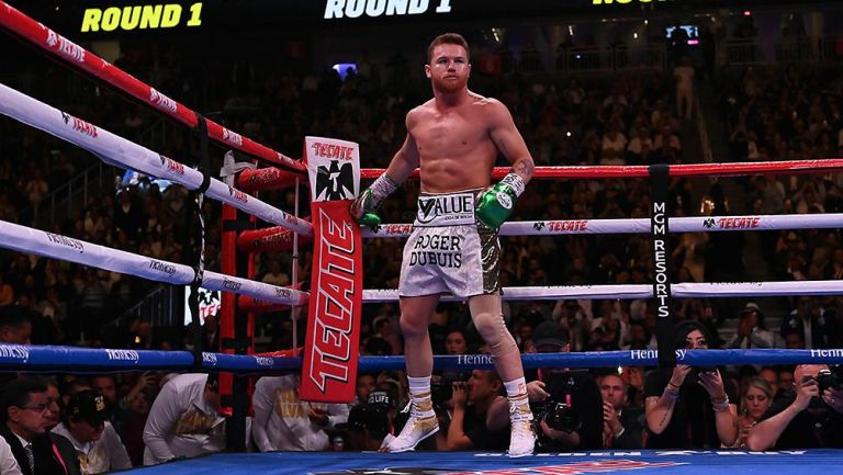 Canelo Álvarez en la pelea contra Jacobs