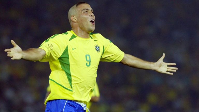 Ronaldo festeja un gol con Brasil en el Mundial de 2002