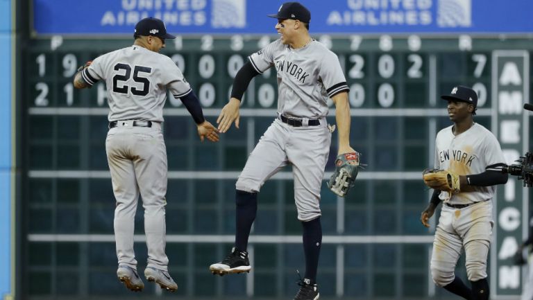 Jugadores de los Yankees celebraron el triunfo sobre los Astros