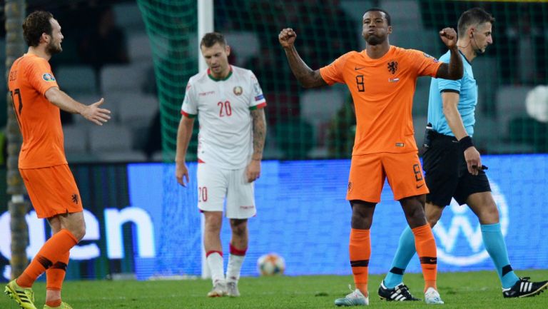 Wijnaldum celebra uno de sus goles ante Bielorrusia