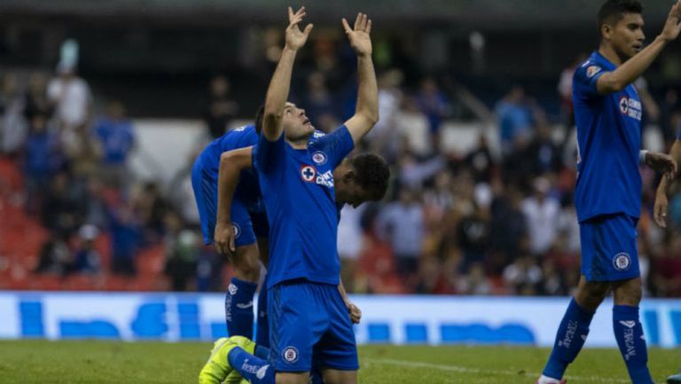 Aguilar celebra el gol que puso adelante al Cruz Azul ante Monterrey 