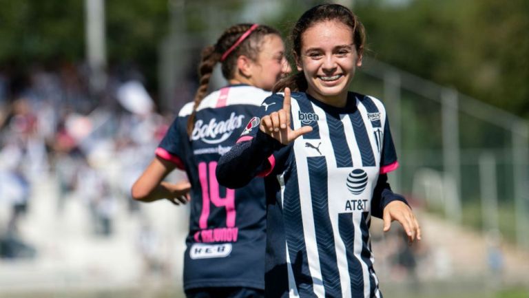 Aylin Avilez festeja gol ante Cruz Azul