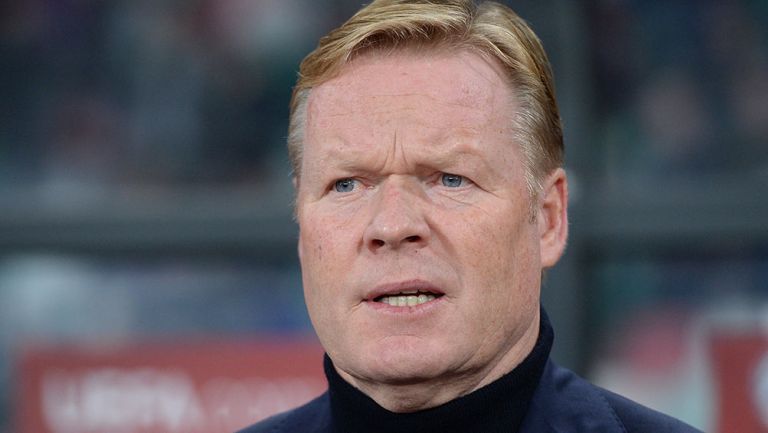 Ronald Koeman durante un partido con Holanda