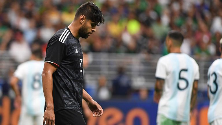 Néstor Araujo lamenta una acción con la Selección Mexicana