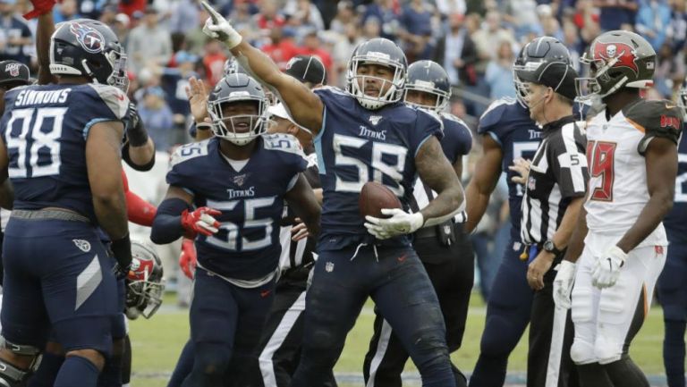 Jugadores de Titans celebran anotación