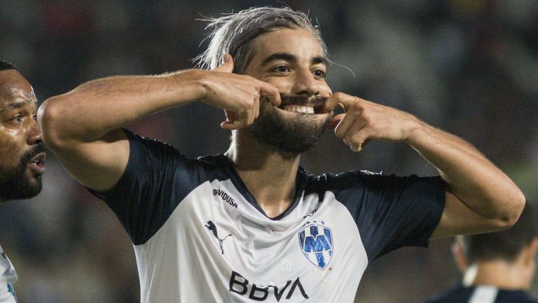 Rodolfo Pizarro festeja un gol con el Monterrey