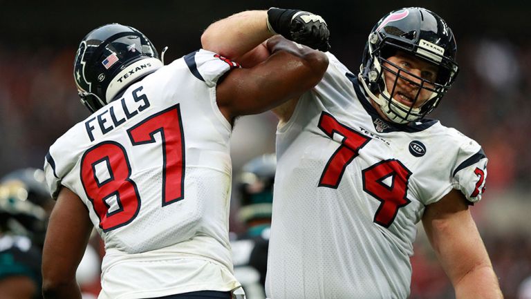 Jugadores de Texans celebran una jugada contra Jaguars