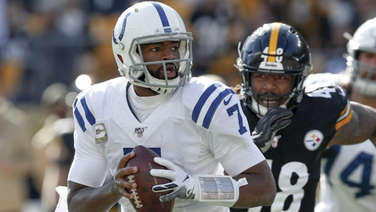 Jacoby Brissett con el ovoide en las manos