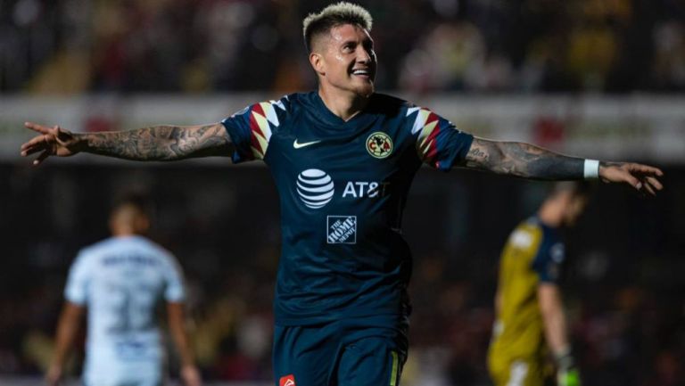 Nicolás Castillo celebrando su anotación con América